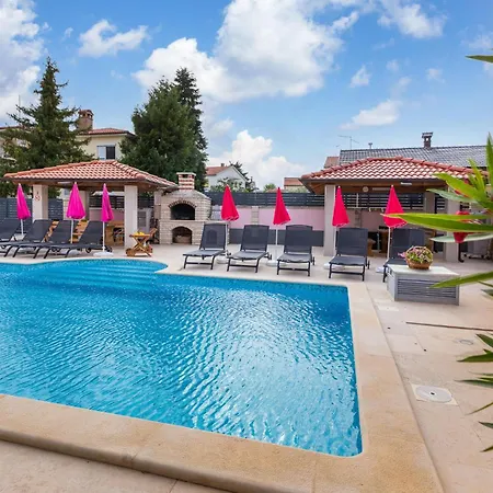 Lovely In Valbandon With Kitchen Apartment Fazana