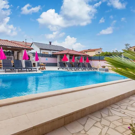 Apartment Lovely In Valbandon With Kitchen Fazana