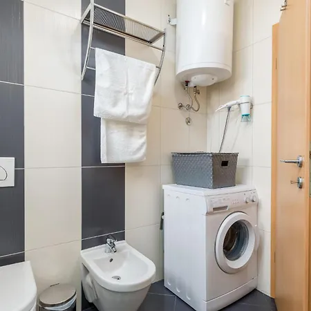 Apartment Lovely In Valbandon With Kitchen
