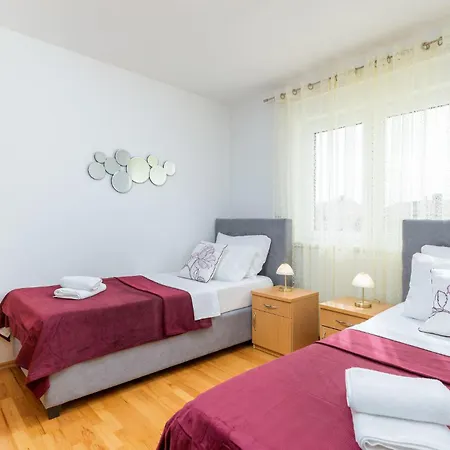 Lovely In Valbandon With Kitchen * Fazana